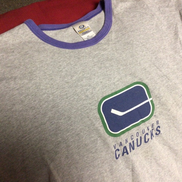 NHL VANCOUVER Canucks tshirt - Picture 2 of 3